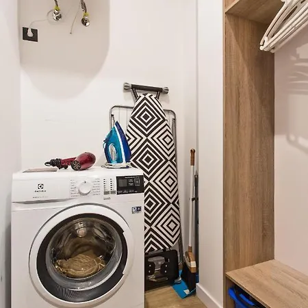 Luxury Apt Chkalov Tower - Free Gym Apartment