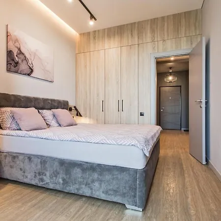 Luxury Apt Chkalov Tower - Free Gym *